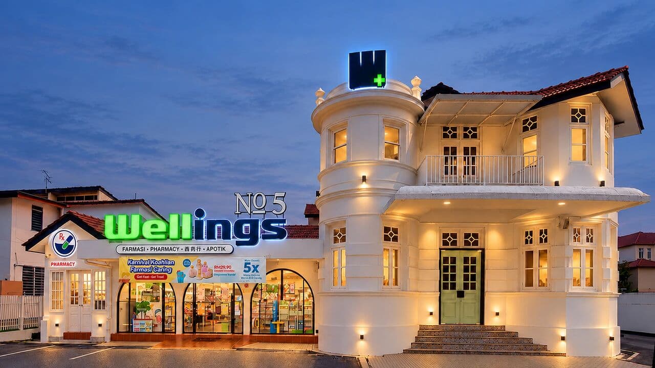 Bangunan Wellings Pharmacy. Wellings cuma ada 10 outlet tapi bawa 6.3% hasil FY2026. Pada FY2026 BCG beli 32.4% lagi saham Wellings dari pemegang minoriti dengan RM40.3 juta.