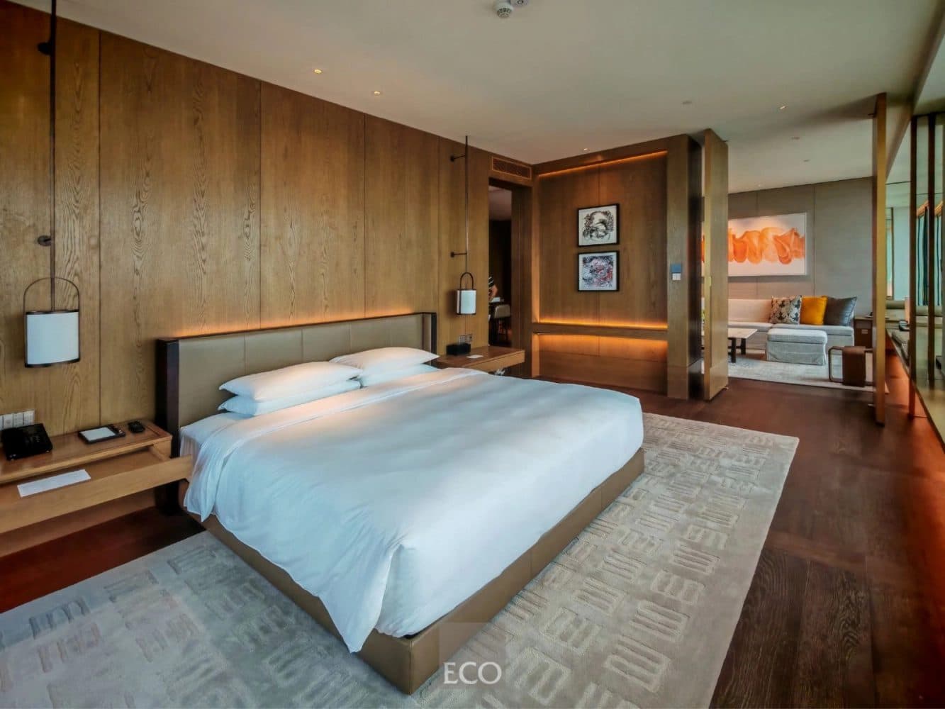 Bilik tetamu Park Hyatt. Projek yang sama bawa 41.77% hasil FY2024. Tempoh tanggungan kecacatan tamat 30 Jun 2027, dan baki wang tahanan sepatutnya dilepaskan selepas itu.