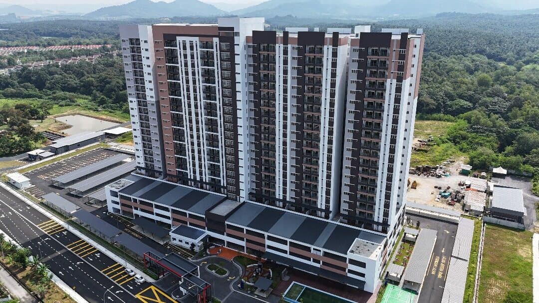 Residensi Kesuma 1, Beranang: 402 kondo dan 71 unit mampu milik Rumah Selangorku, siap Jun 2024. Tanah Beranang di sebelahnya (Lot 43312) ialah projek masa depan dengan 619 apartmen dan 109 unit Rumah Selangorku.