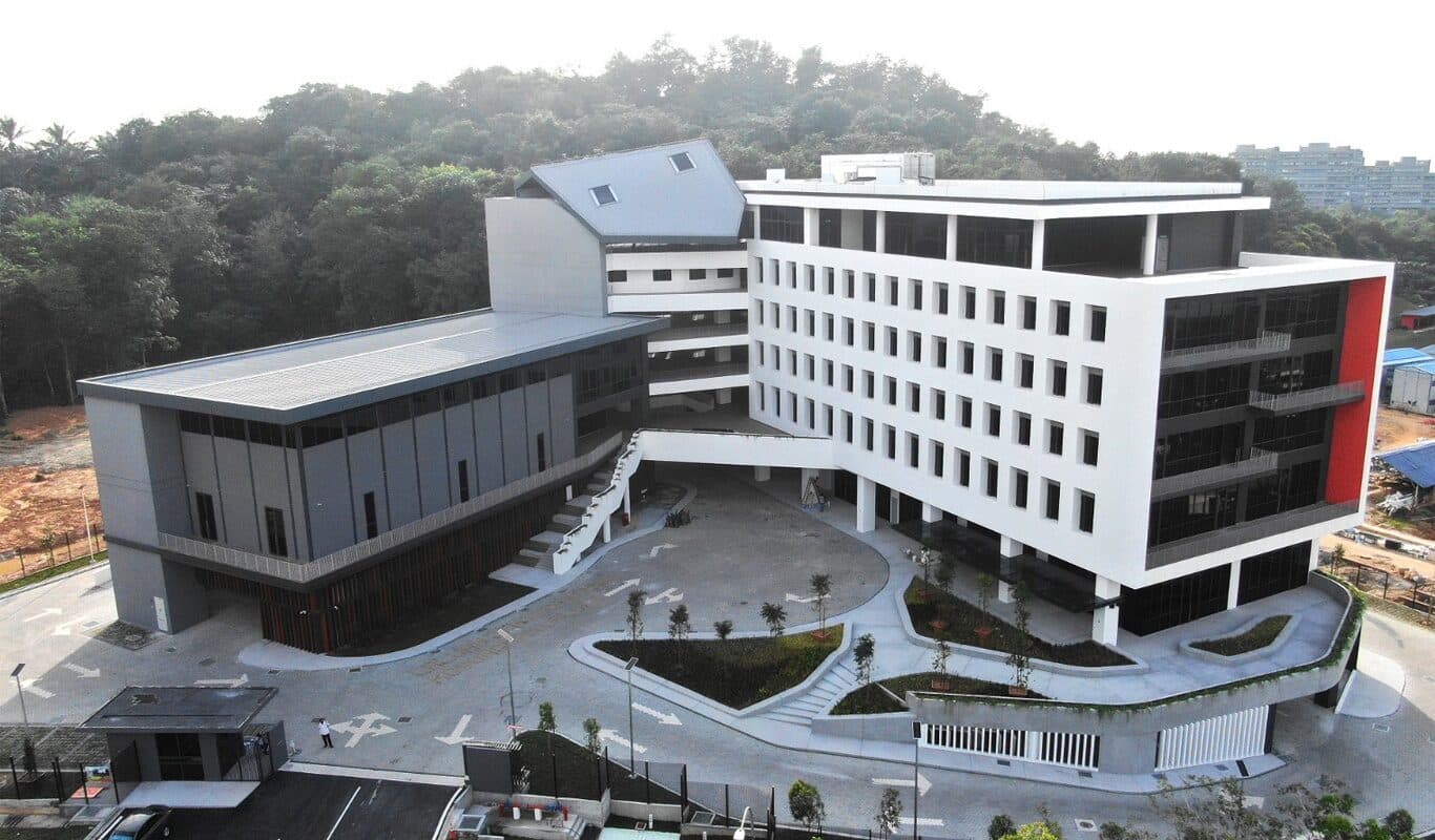 Bangunan CJ11 di Cyberjaya. MyDCD pasang sistem MEPF untuk pejabat dan pusat datanya (RM10.13 juta, siap Oktober 2024), kemudian sewa dua tingkat sebagai ibu pejabat. Pemiliknya, ITP Cjaya, pihak berkaitan.