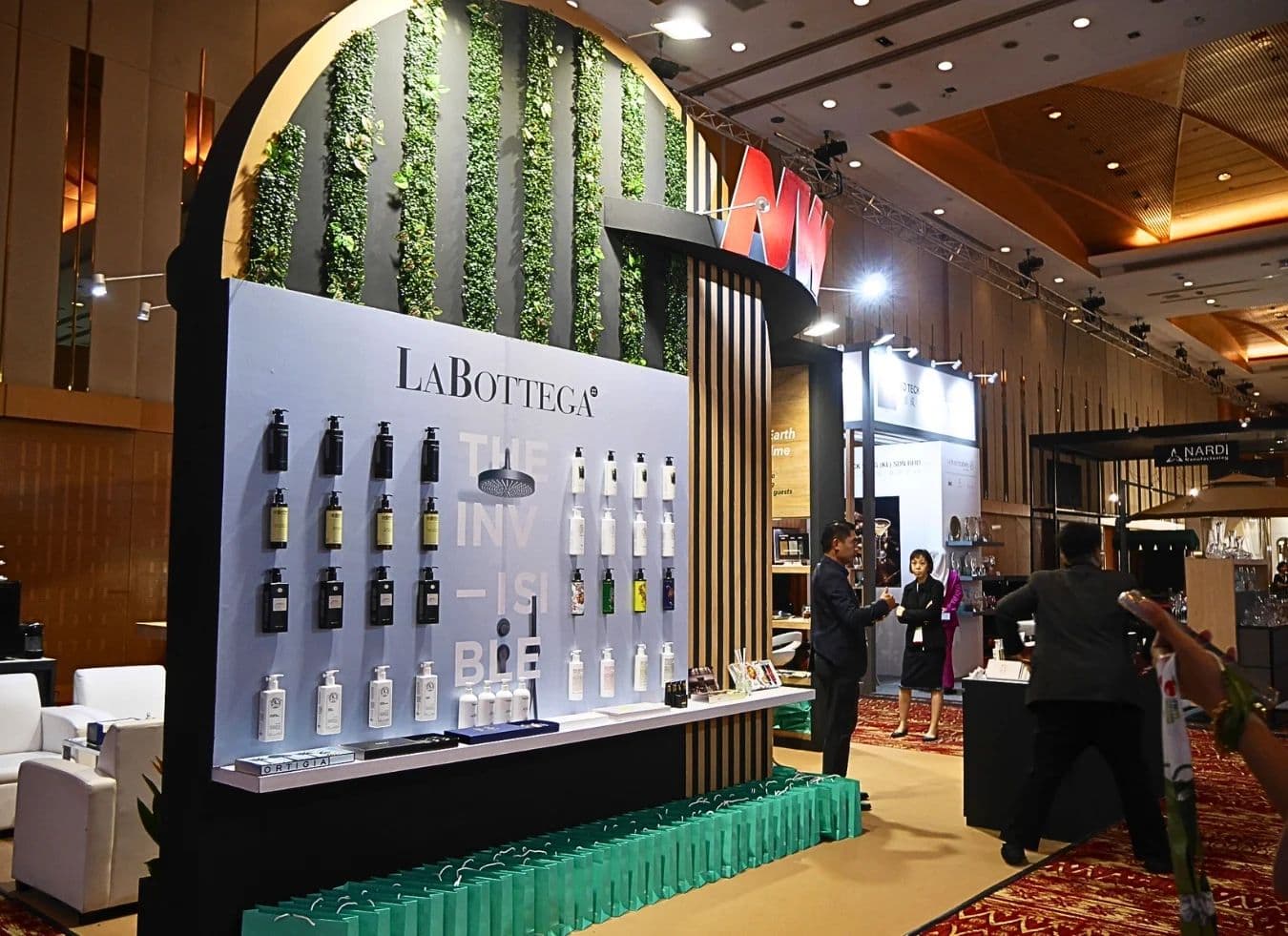 Gerai pameran dengan produk La Bottega, dimuat naik ke laman North West sebagai "FHM 2024". La Bottega Group bawa 11.89% belian Kumpulan pada FY2026.