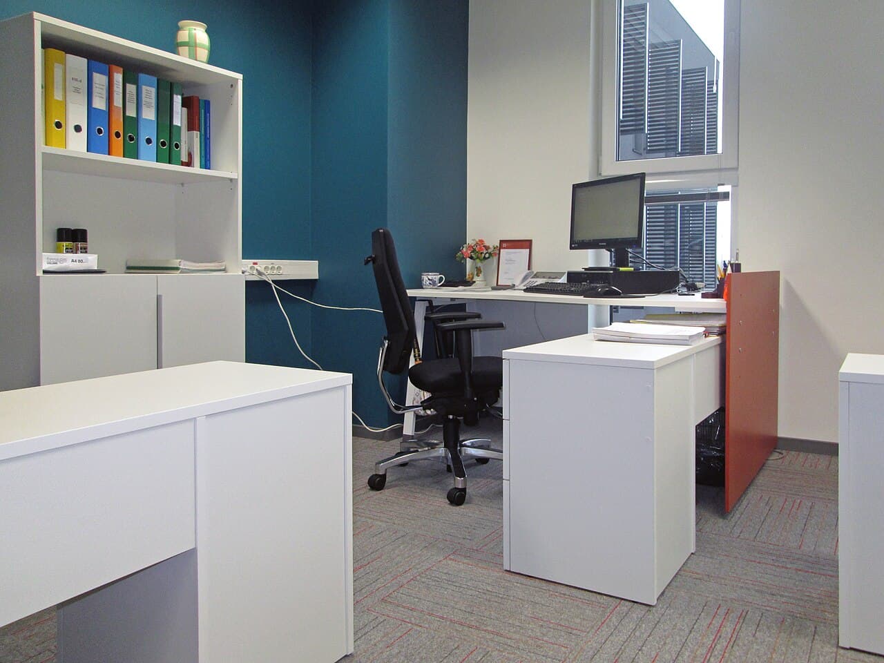 Ruang komersial siap fit-out — kerja teras Inspace