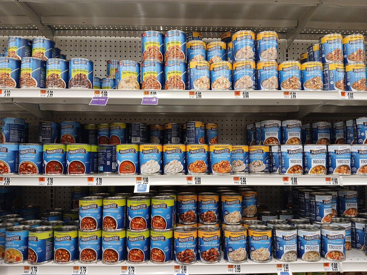 Rak pasar raya — produk ayam Halal diedar