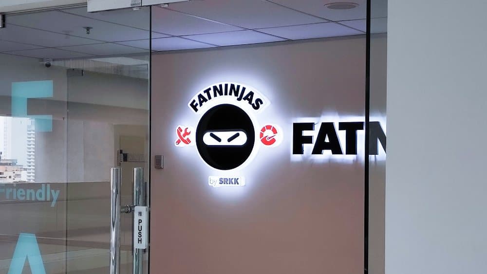 Pintu masuk pejabat FatNinjas — salah satu anak syarikat dalam kumpulan SRKK, bersama SRKK Consulting, SRKK Computer, Integrity dan SRKK Data.