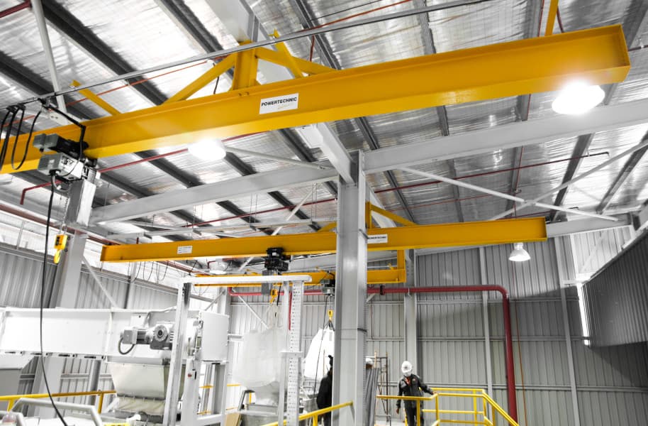 Kren atas jenama Powertechnic dalam kilang